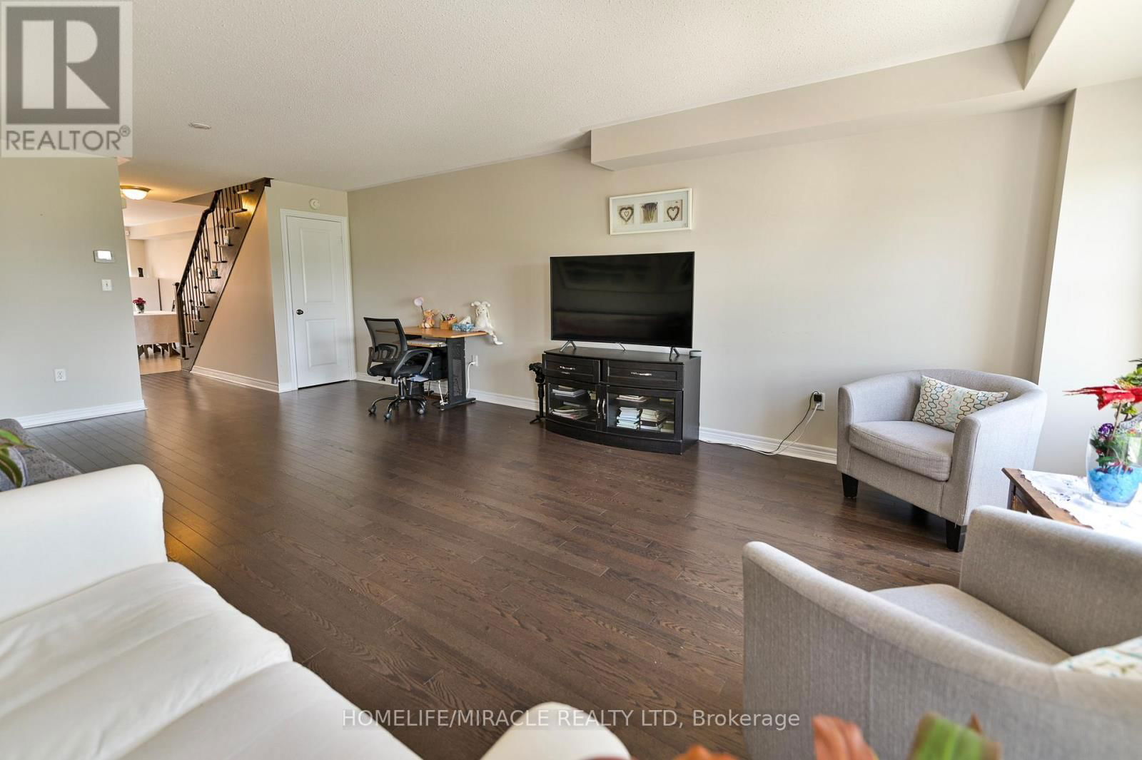 3 - 27 PENNYCROSS CRESCENT Image 13