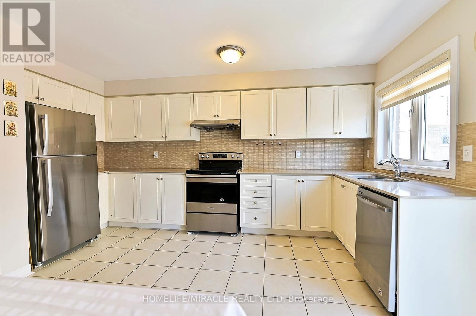 3 - 27 PENNYCROSS CRESCENT Image 15