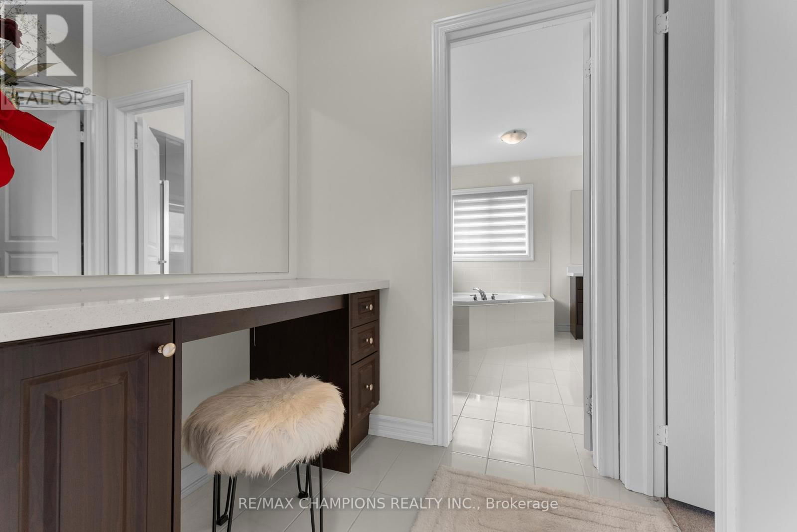 13 VENUE ROAD Image 17