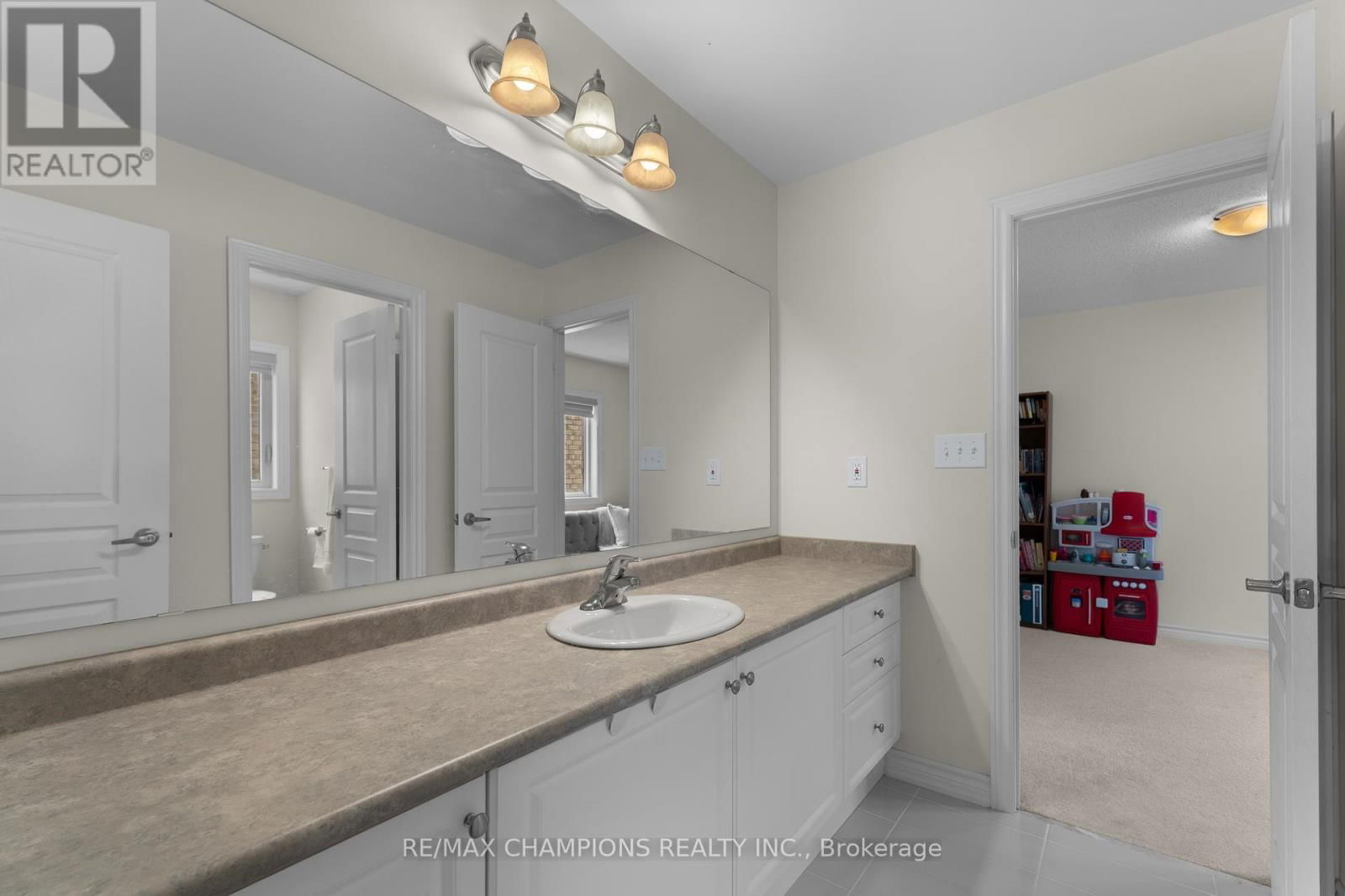 13 VENUE ROAD Image 26