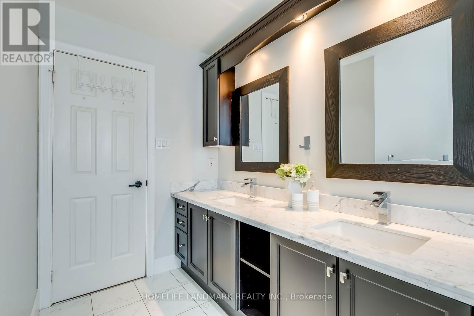 503 BLENHEIM CRESCENT Image 35