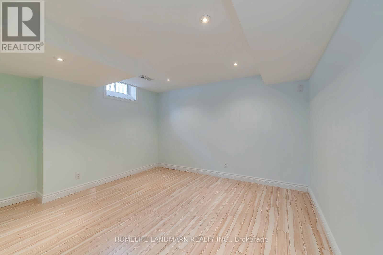 503 BLENHEIM CRESCENT Image 44
