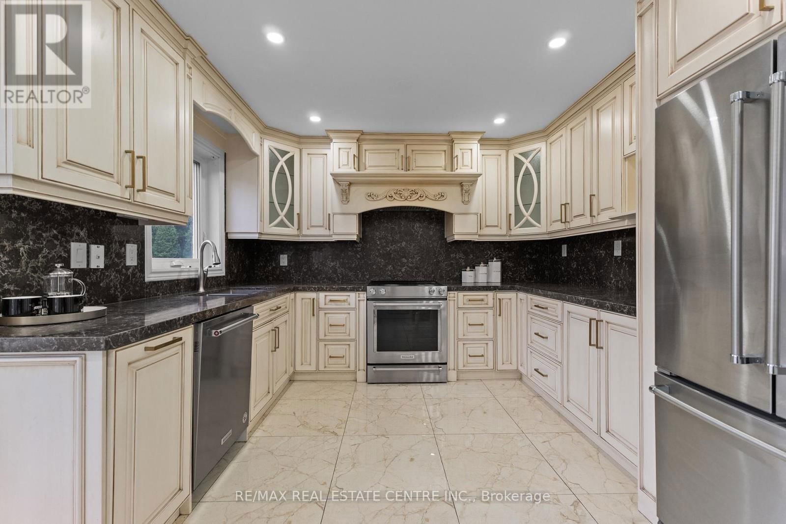 11 BRIARDALE ROAD Image 13