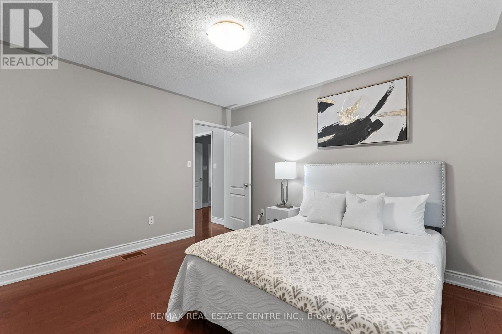 11 BRIARDALE ROAD Image 19