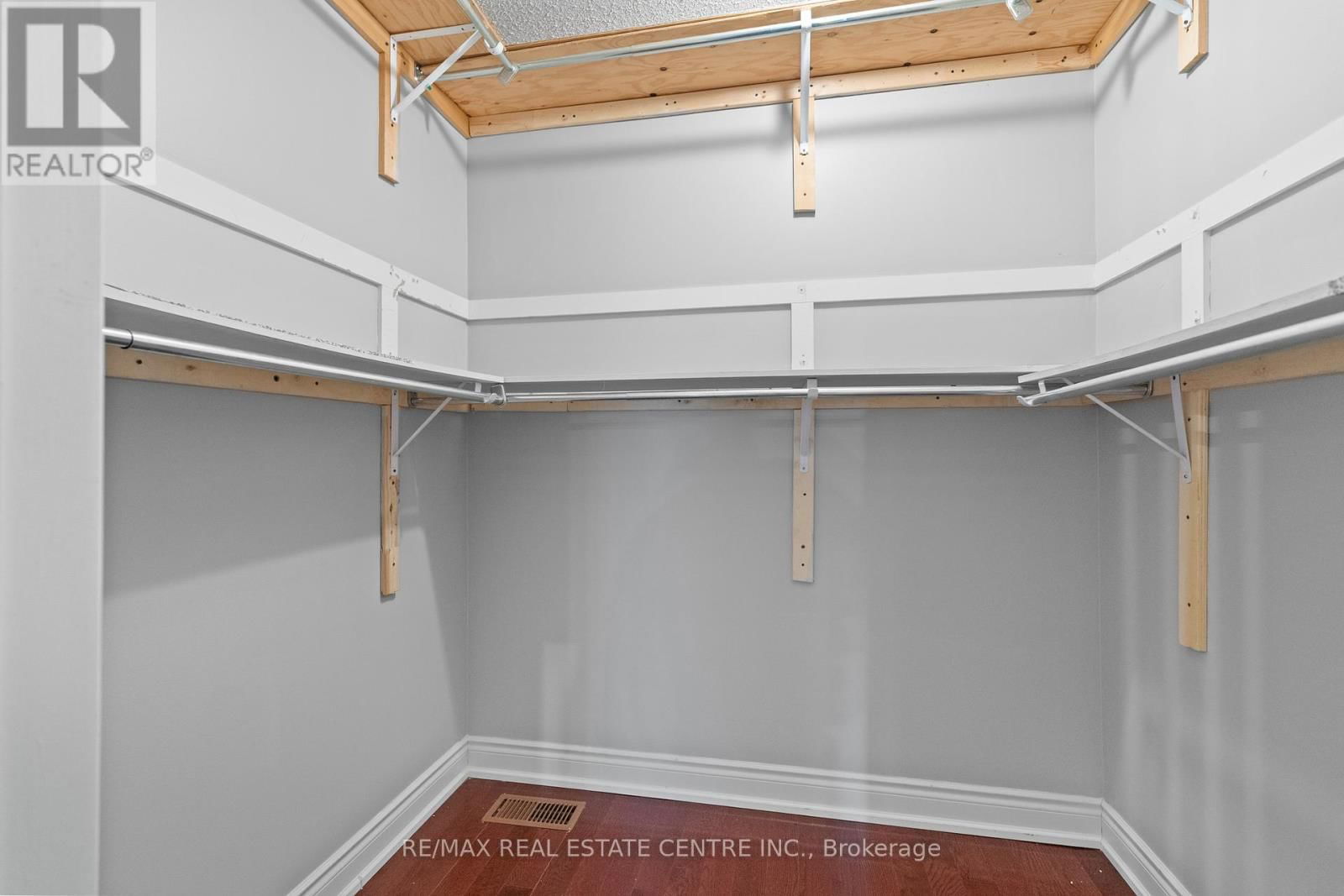 11 BRIARDALE ROAD Image 33