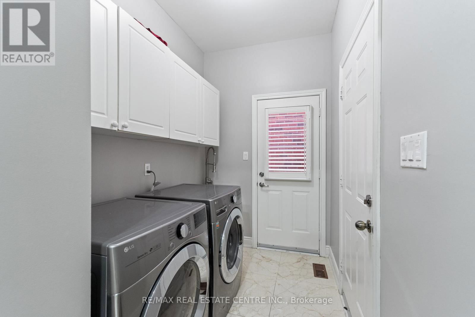 11 BRIARDALE ROAD Image 37
