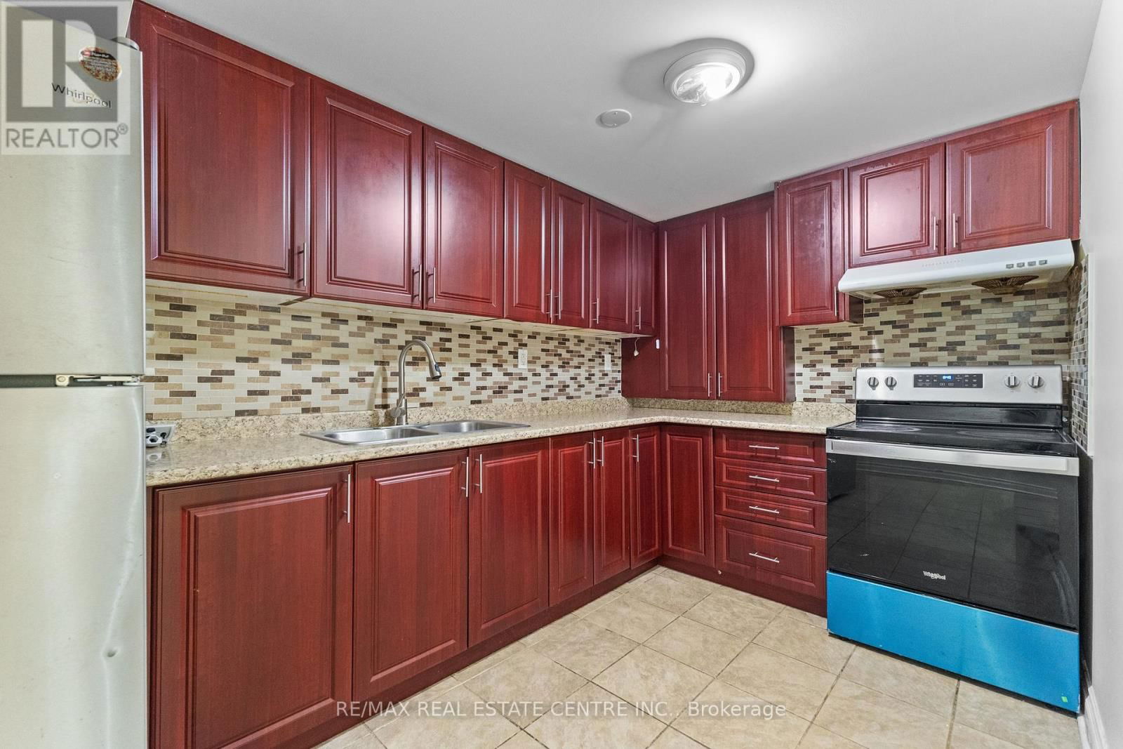 11 BRIARDALE ROAD Image 40
