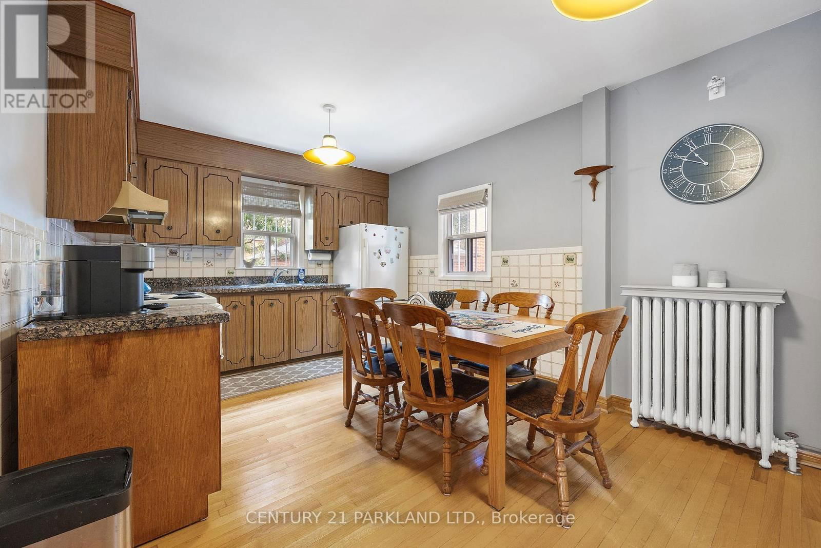 114 ROSEMOUNT AVENUE Image 12