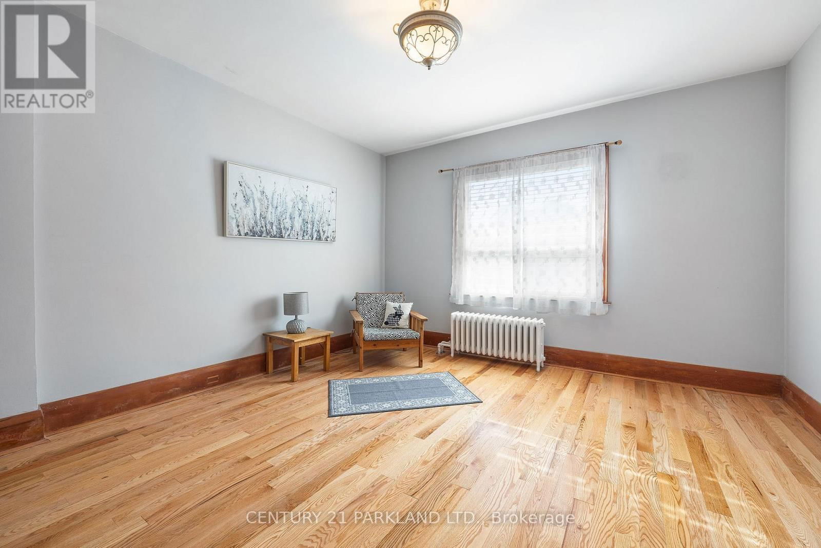 114 ROSEMOUNT AVENUE Image 15