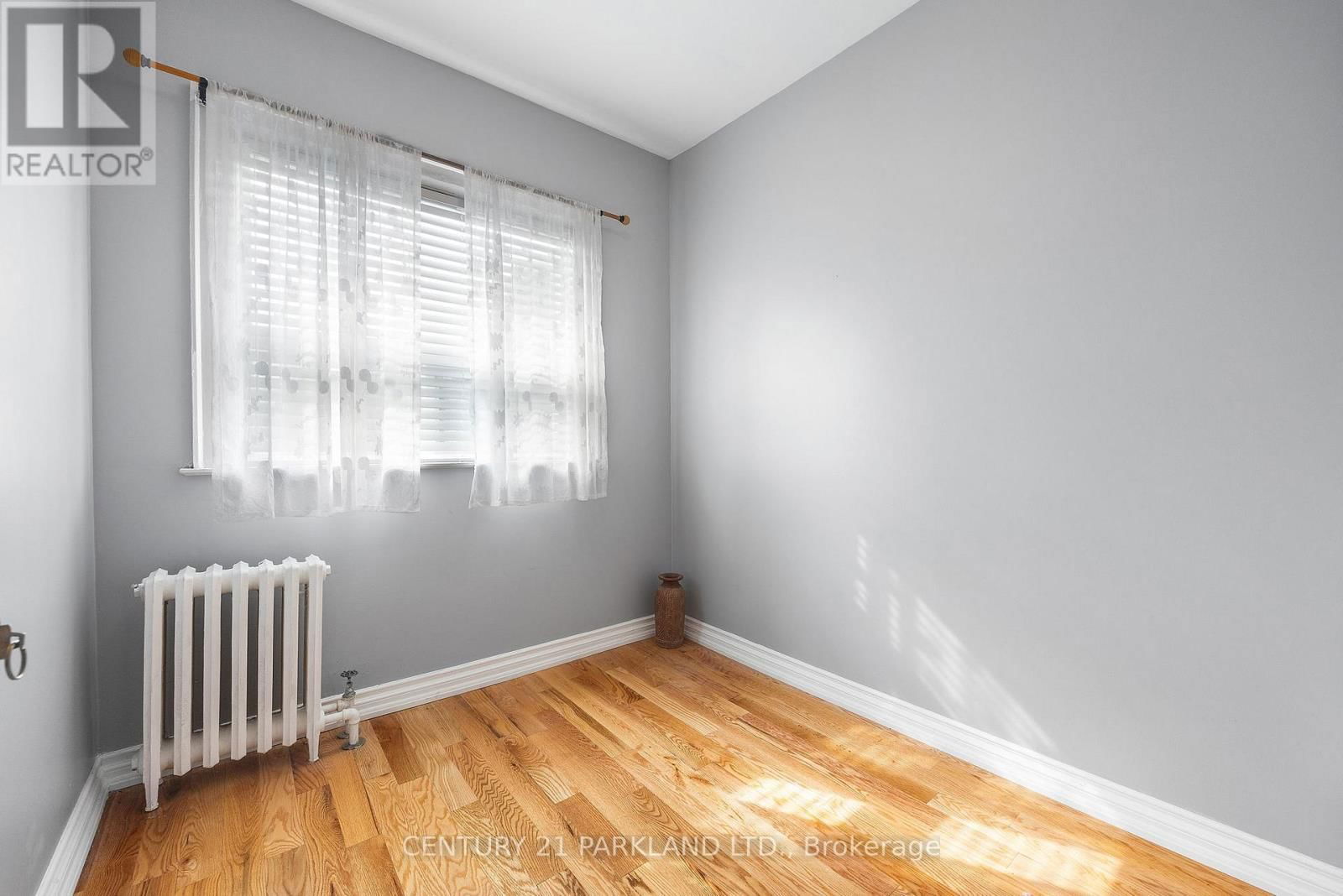 114 ROSEMOUNT AVENUE Image 17