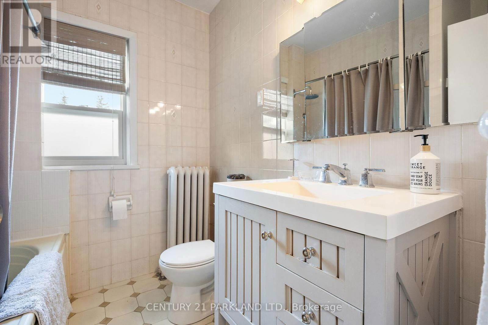 114 ROSEMOUNT AVENUE Image 19