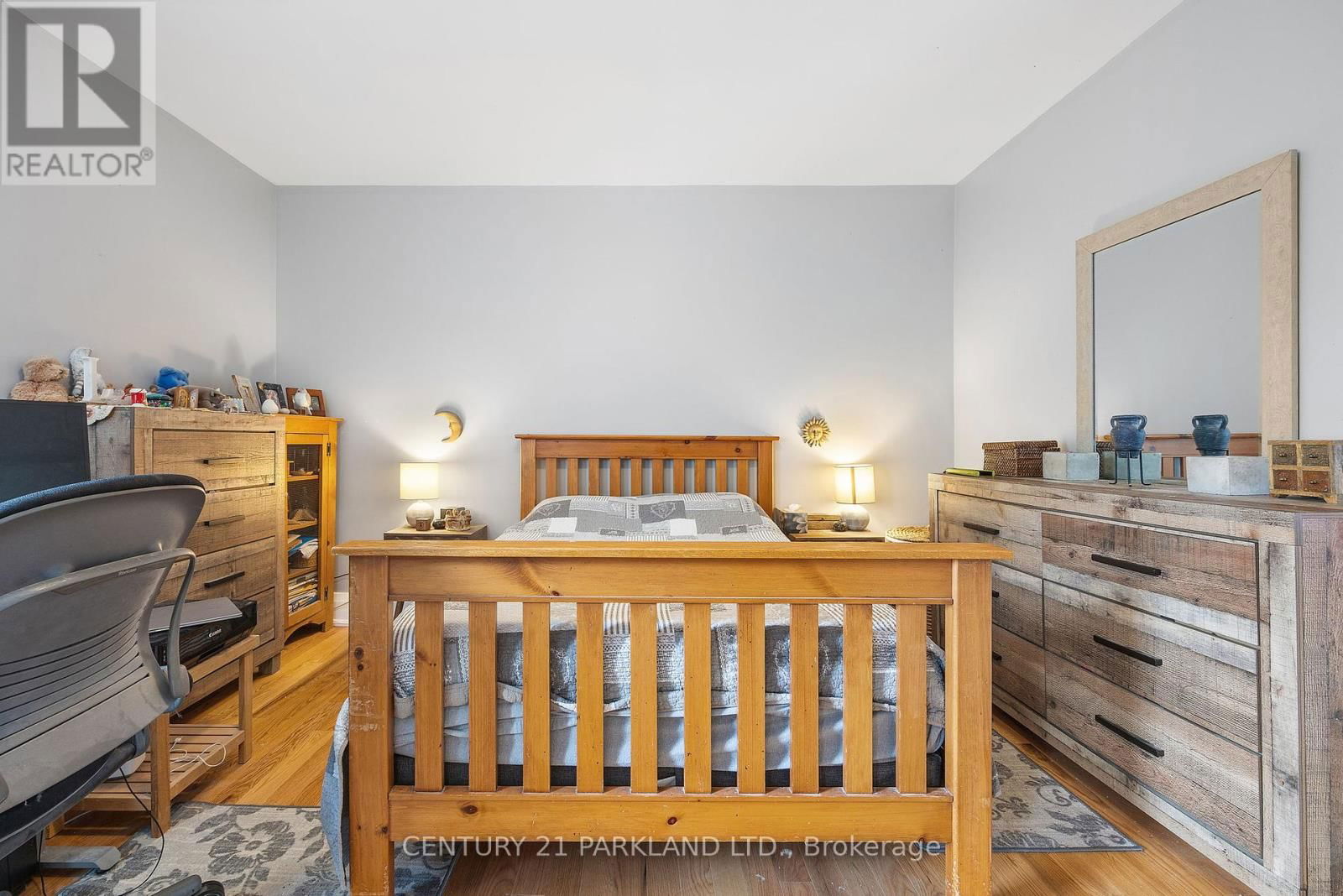 114 ROSEMOUNT AVENUE Image 21