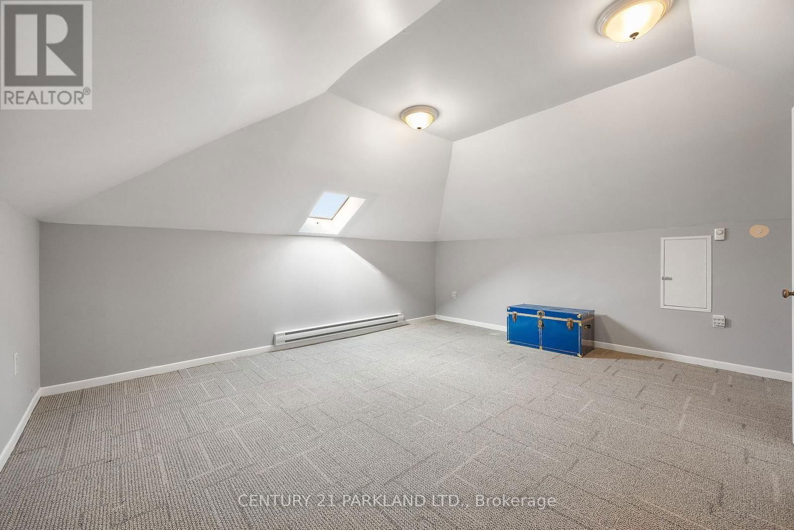 114 ROSEMOUNT AVENUE Image 25