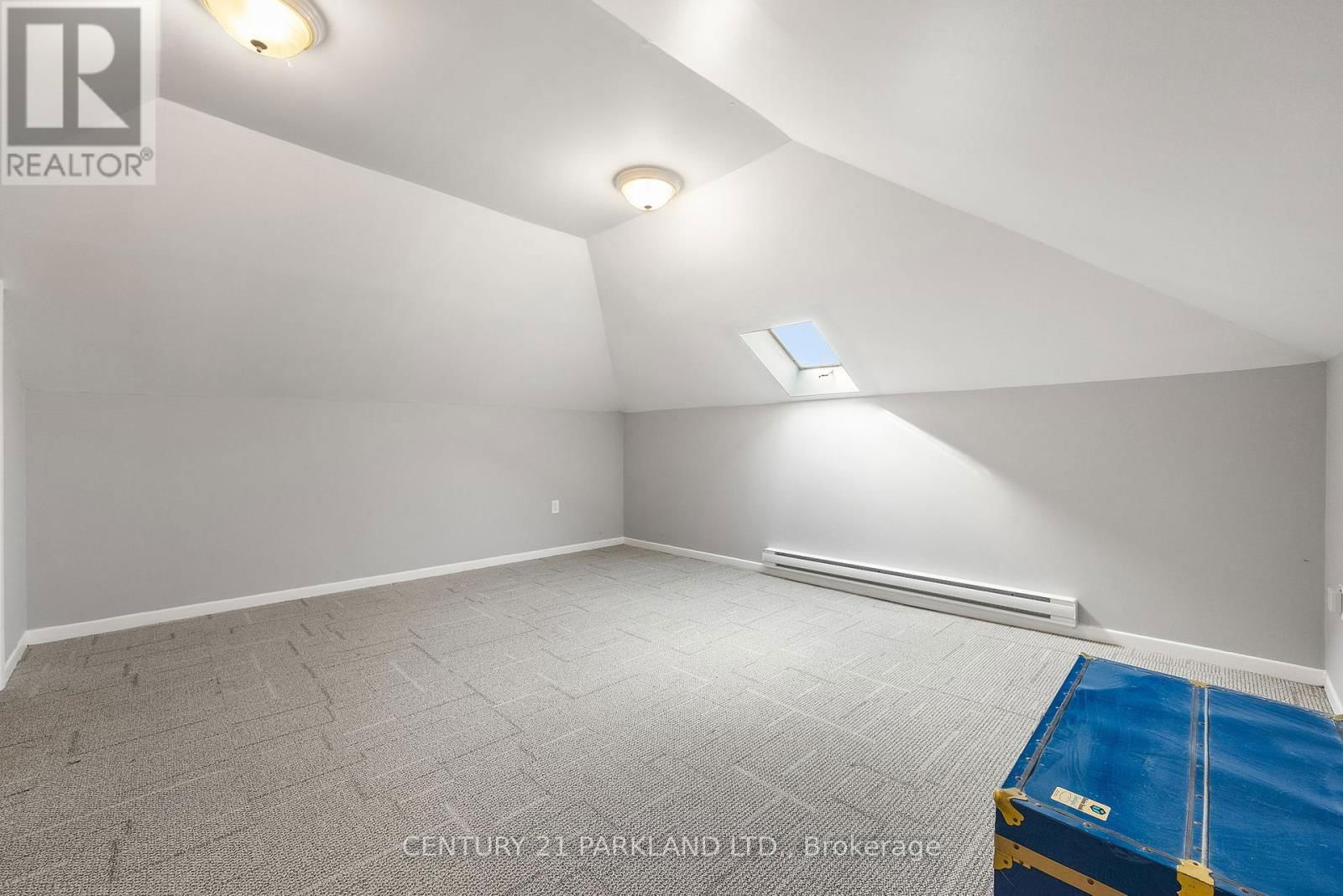 114 ROSEMOUNT AVENUE Image 26