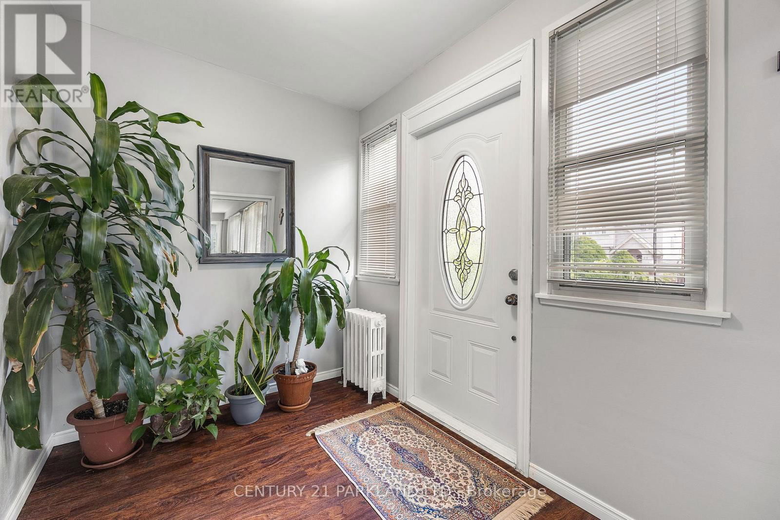 114 ROSEMOUNT AVENUE Image 28