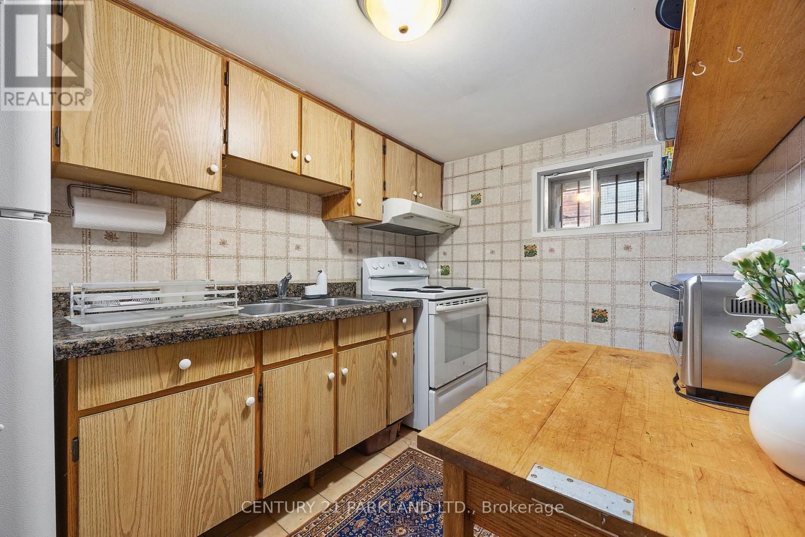 114 ROSEMOUNT AVENUE Image 35