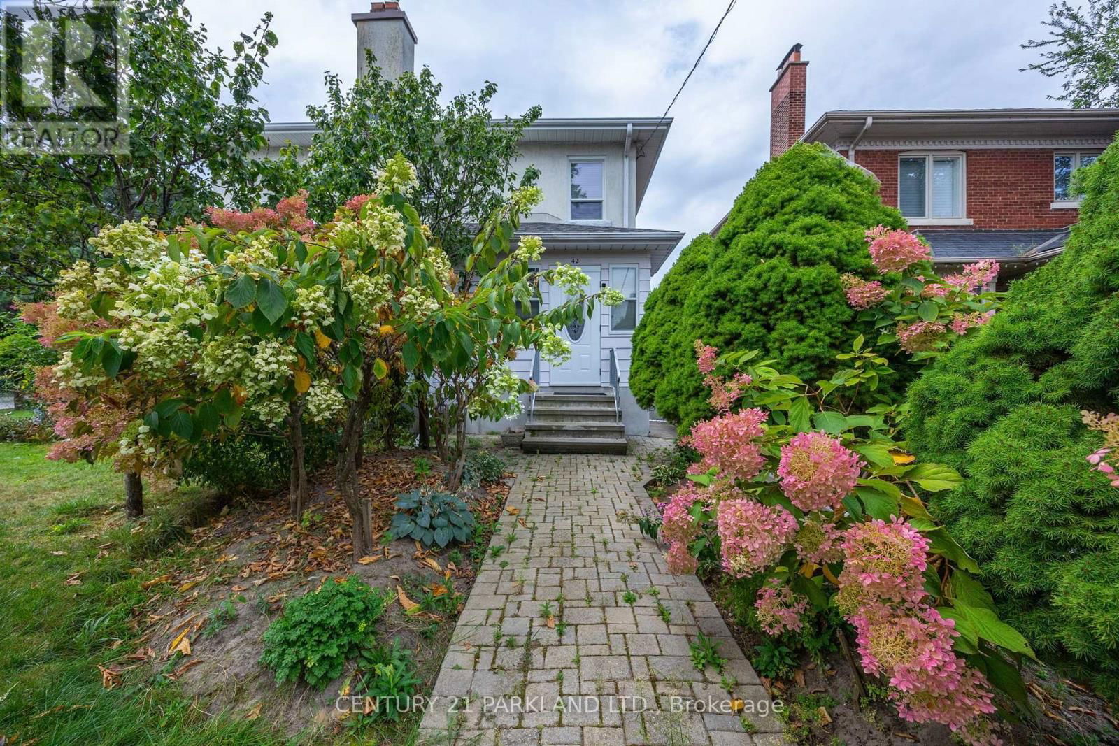 114 ROSEMOUNT AVENUE Image 39