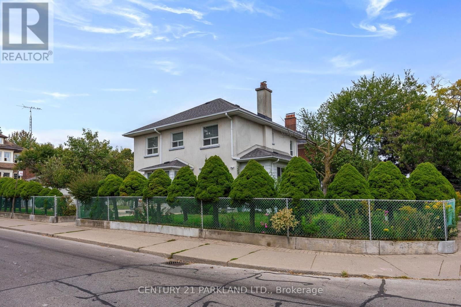 114 ROSEMOUNT AVENUE Image 47