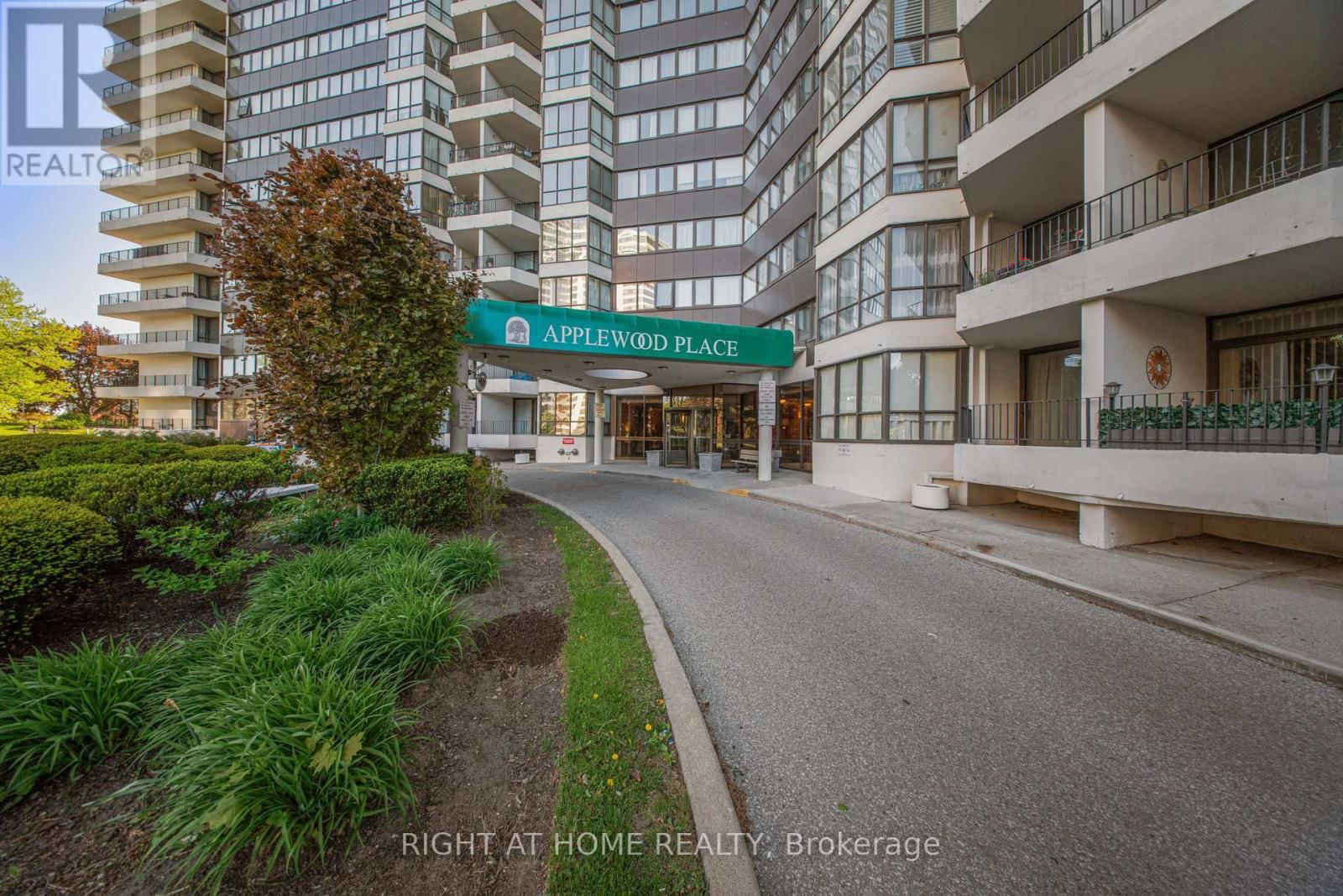 103 - 1333 BLOOR STREET Image 3