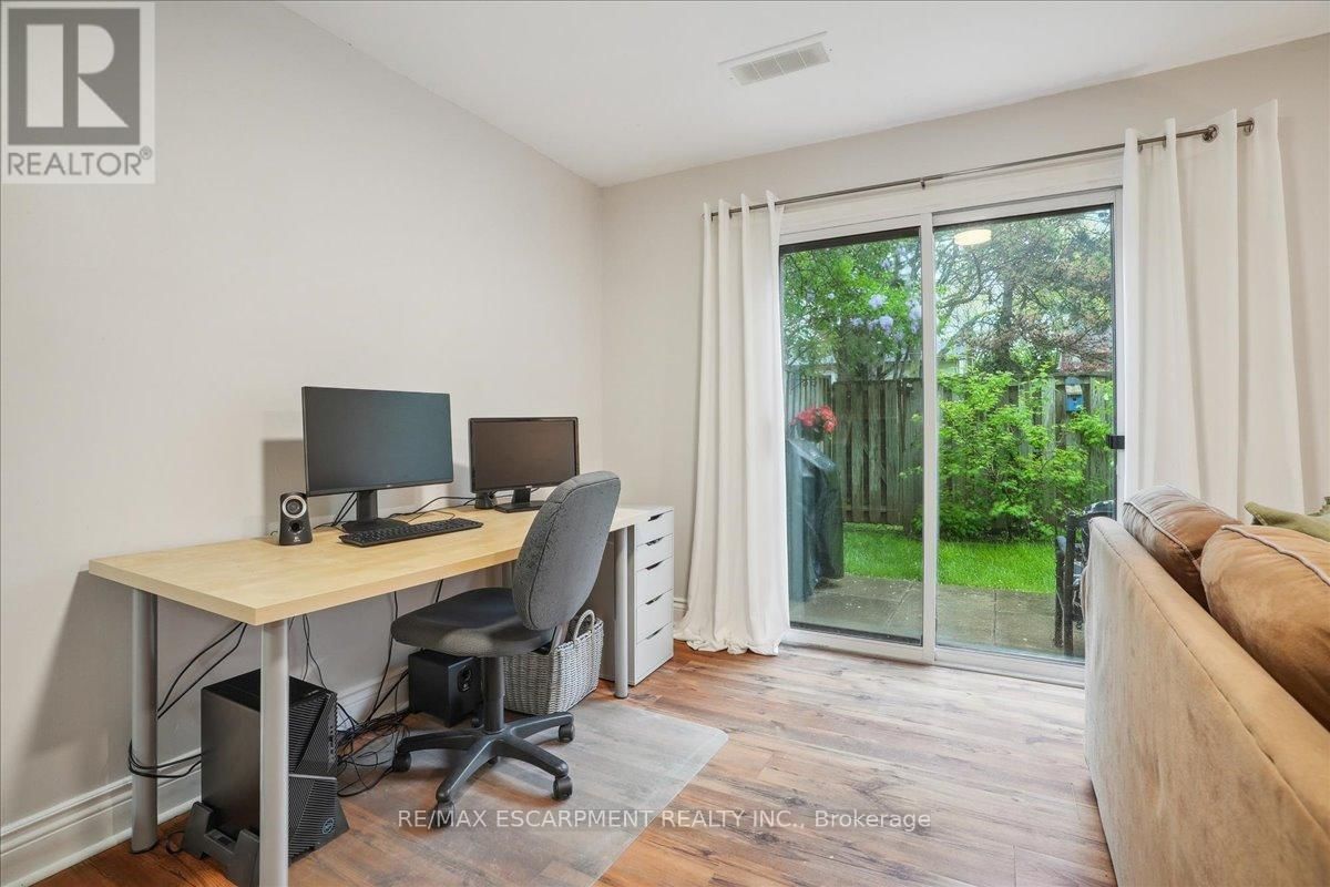 113 - 680 REGENCY COURT Image 30