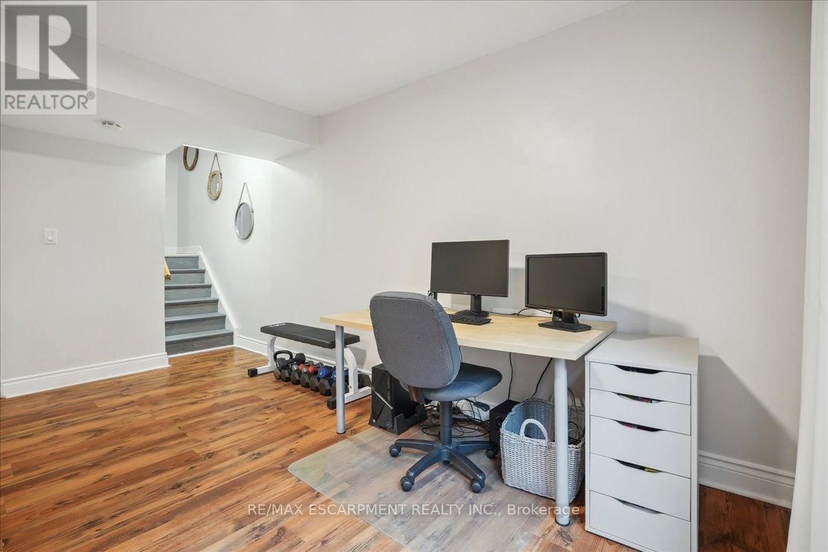 113 - 680 REGENCY COURT Image 31