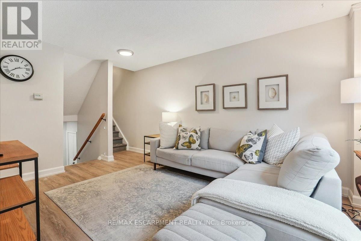 113 - 680 REGENCY COURT Image 7