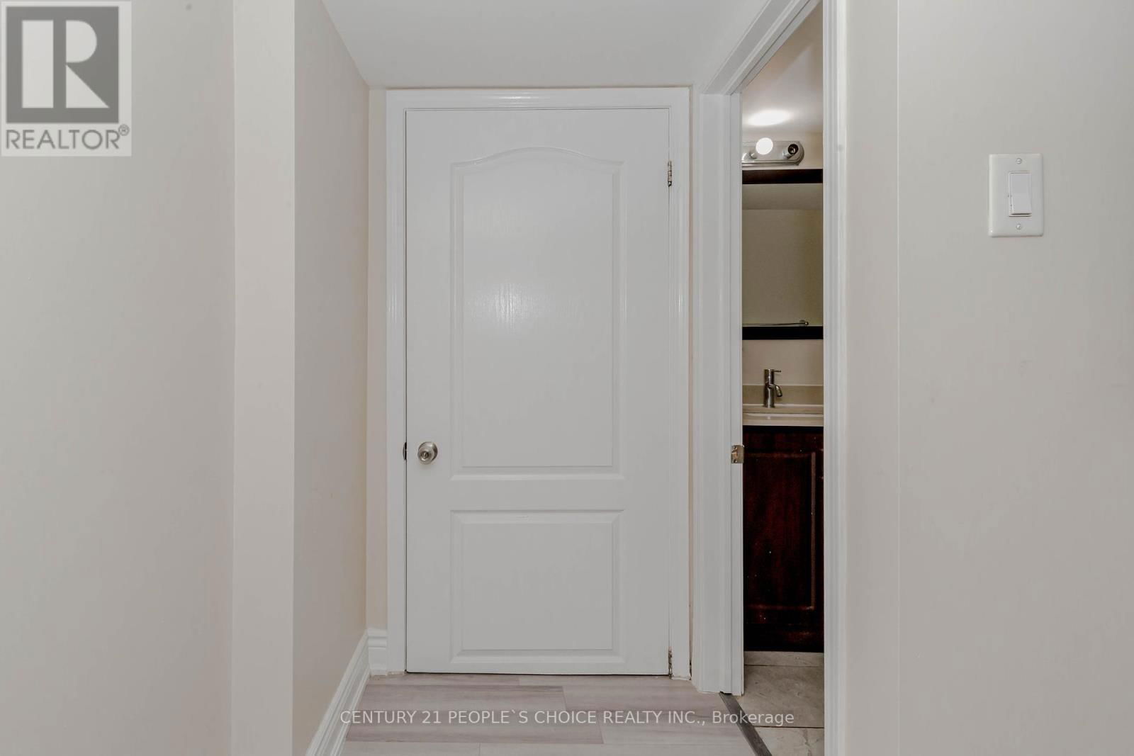 215 JEFFCOAT DRIVE Image 11