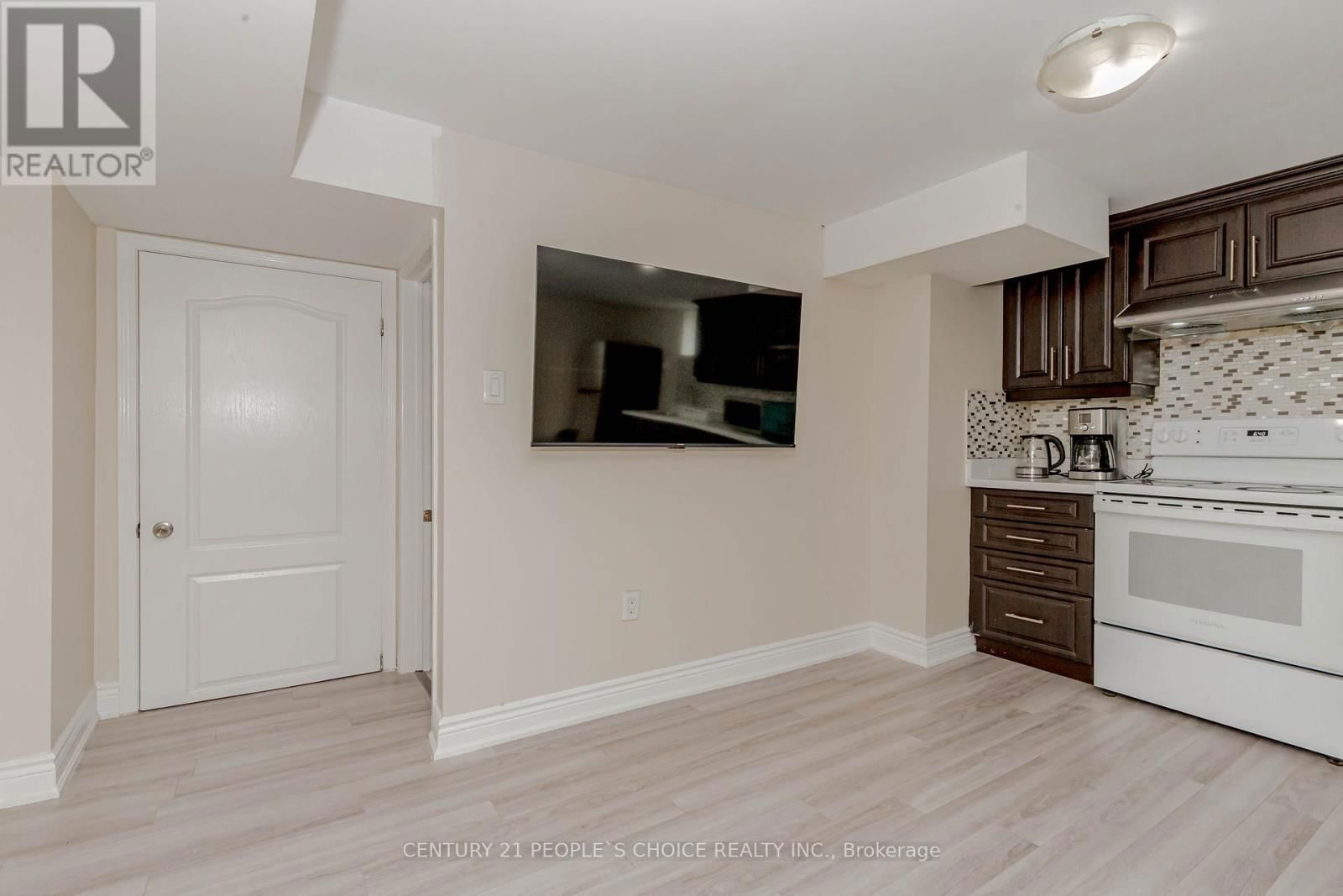 215 JEFFCOAT DRIVE Image 12