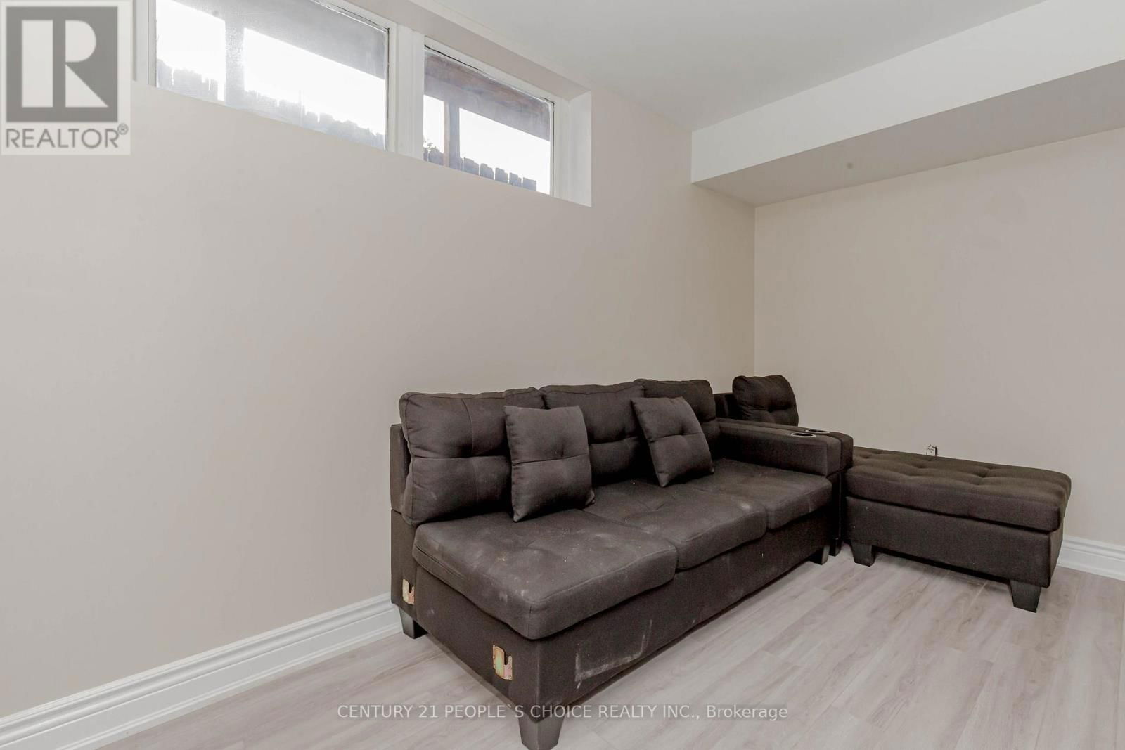 215 JEFFCOAT DRIVE Image 18