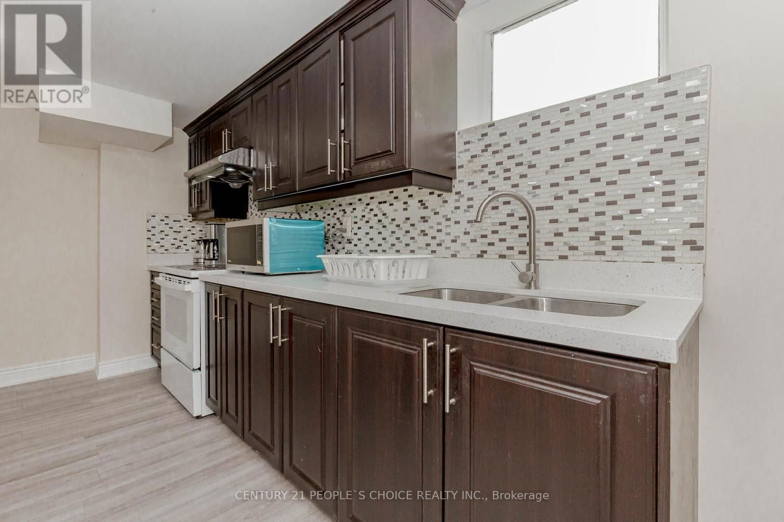 215 JEFFCOAT DRIVE Image 21