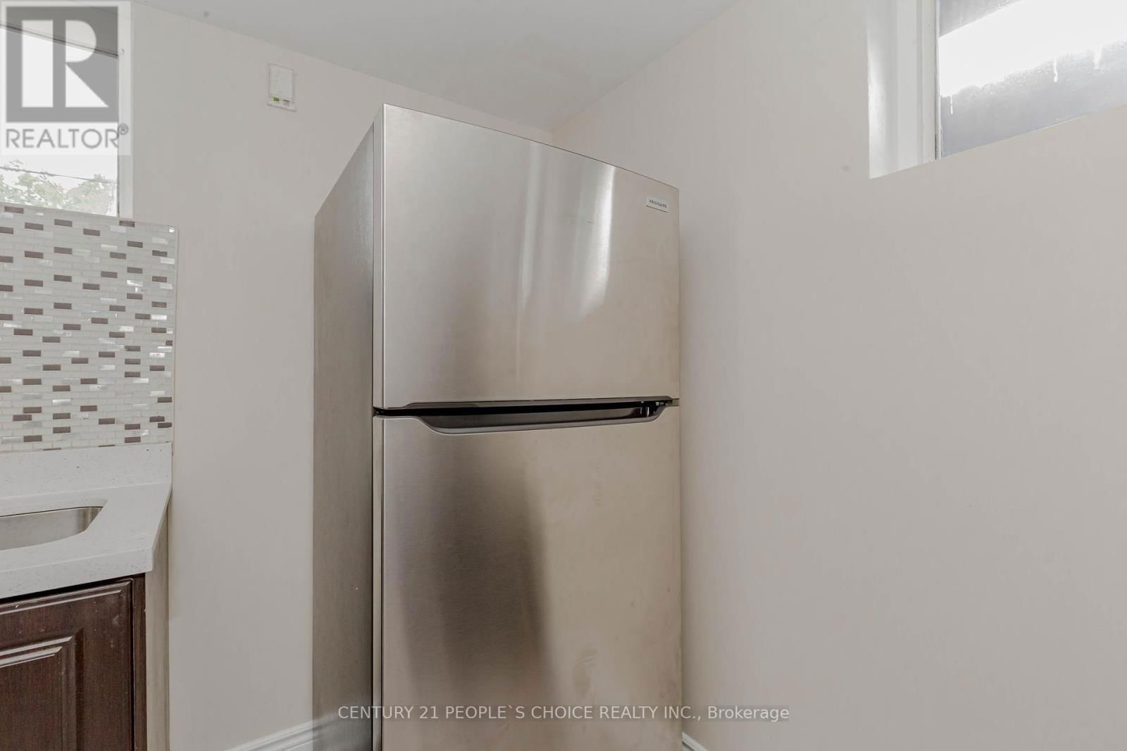 215 JEFFCOAT DRIVE Image 25