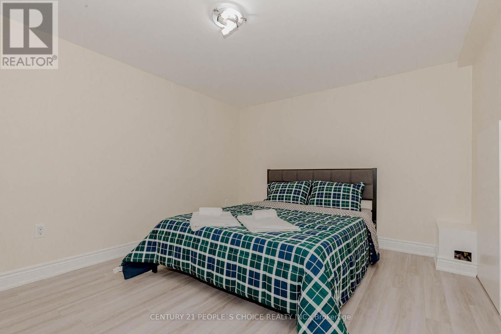 215 JEFFCOAT DRIVE Image 32