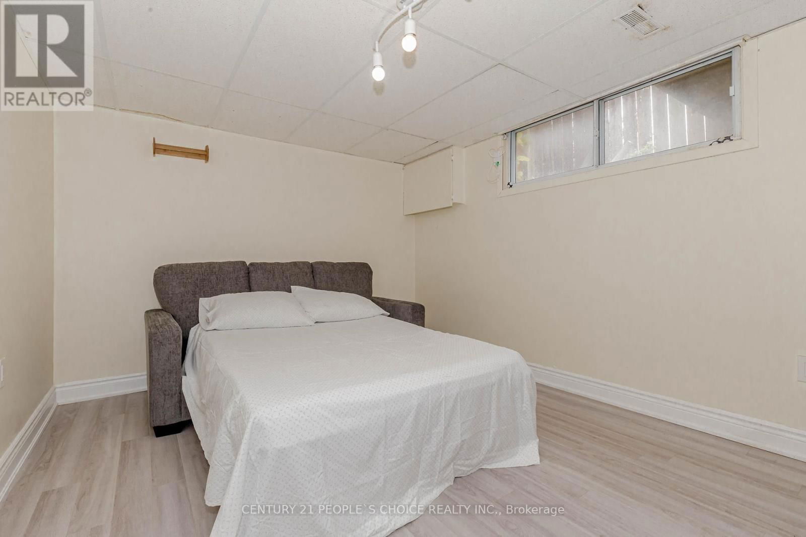 215 JEFFCOAT DRIVE Image 35