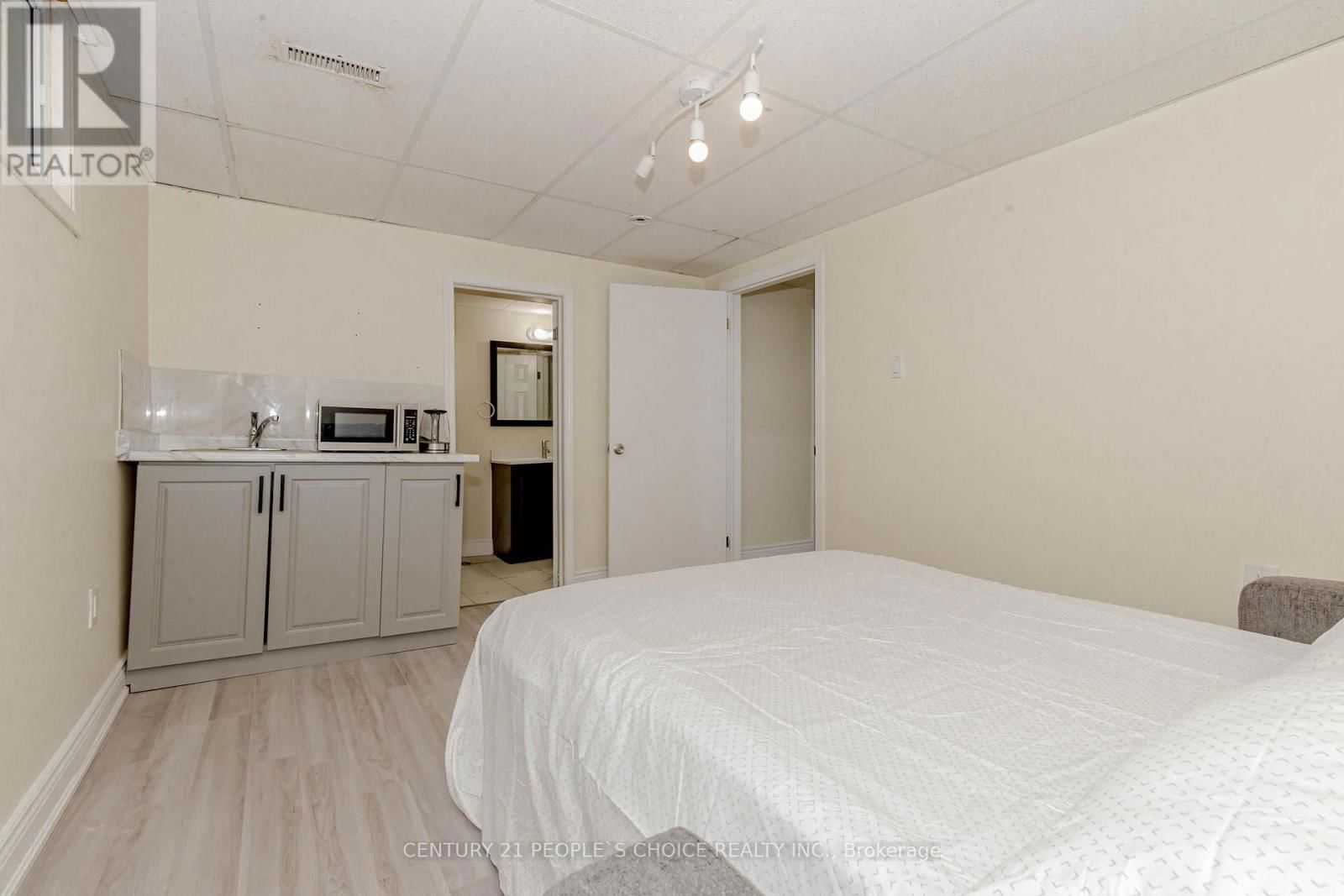 215 JEFFCOAT DRIVE Image 38