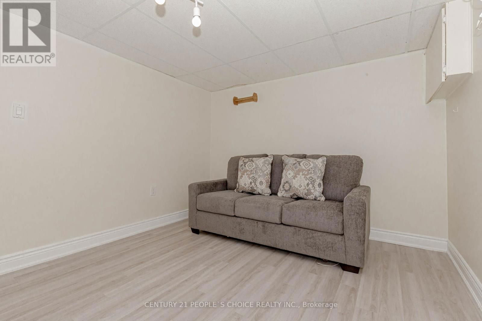 215 JEFFCOAT DRIVE Image 43