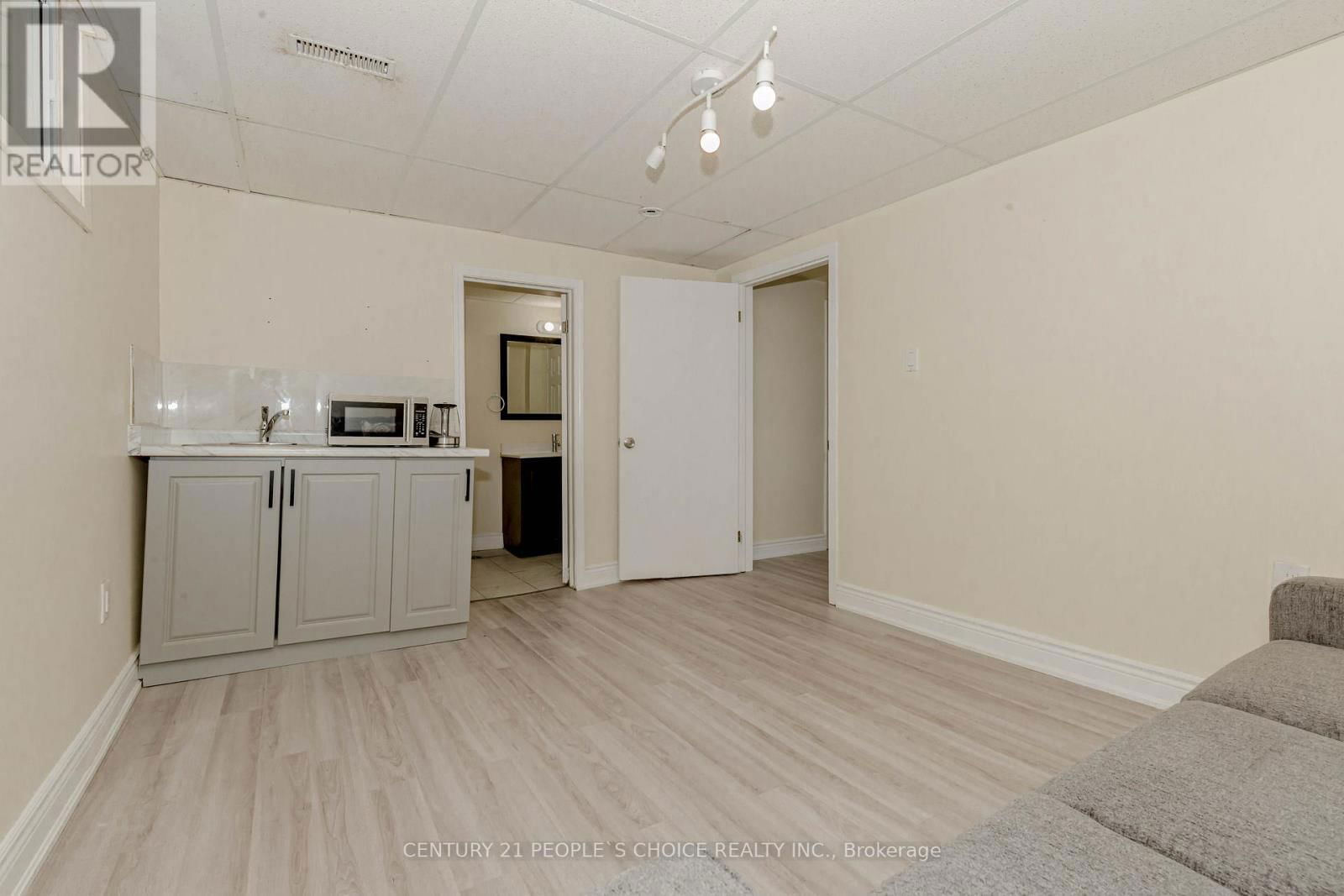 215 JEFFCOAT DRIVE Image 44