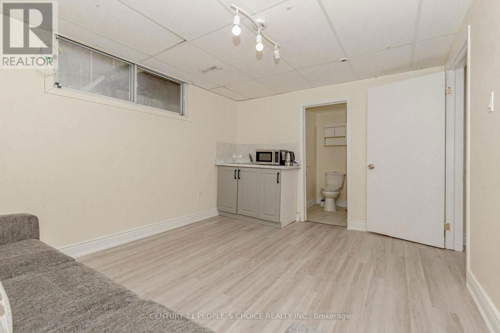 215 JEFFCOAT DRIVE Image 45