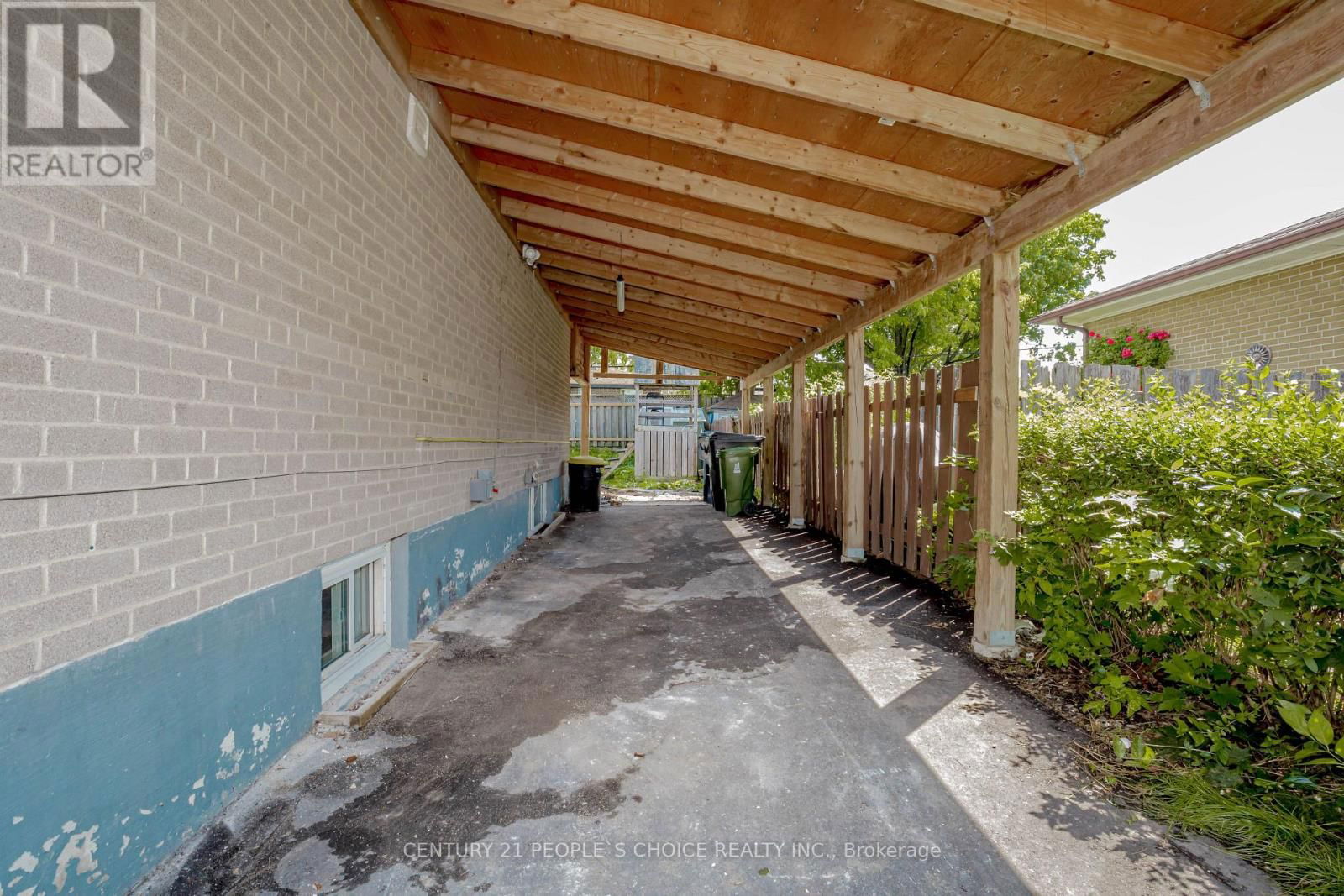 215 JEFFCOAT DRIVE Image 6
