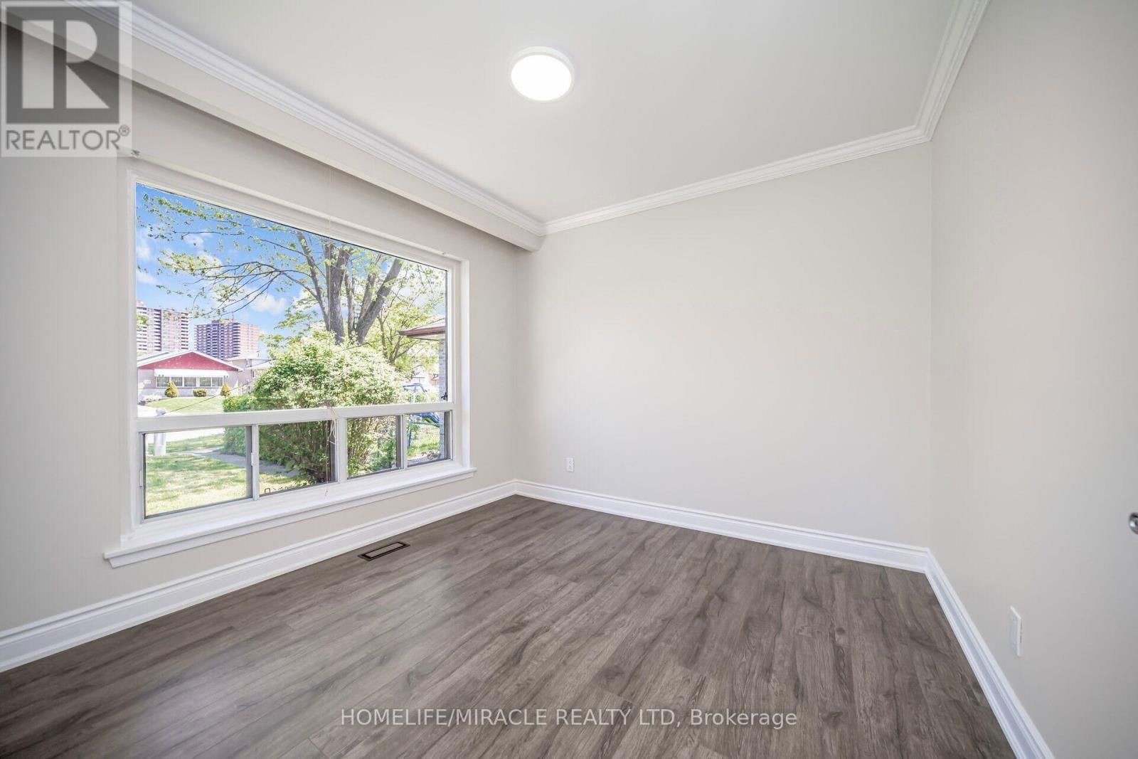 106 SILVERSTONE DRIVE Image 10