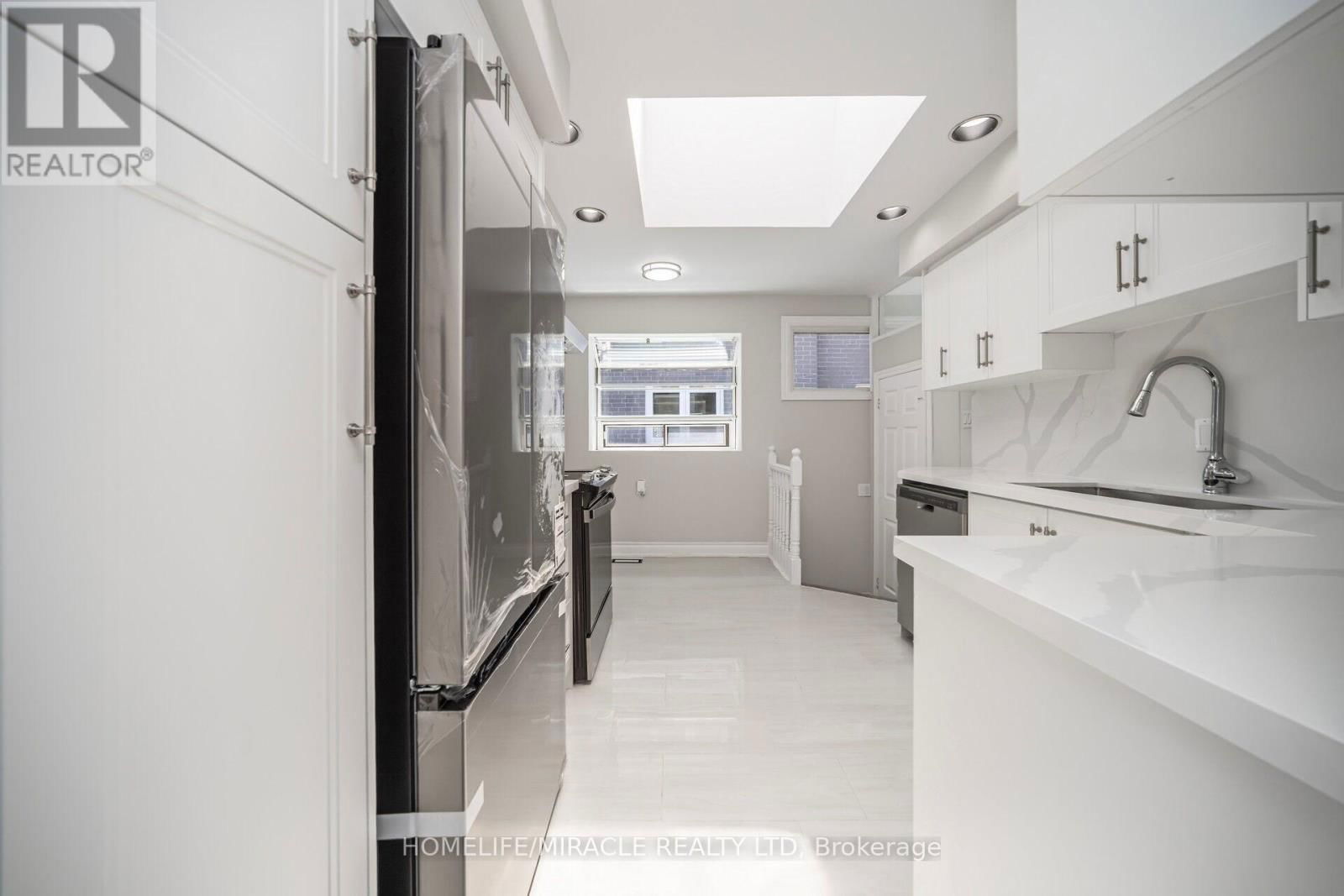 106 SILVERSTONE DRIVE Image 12
