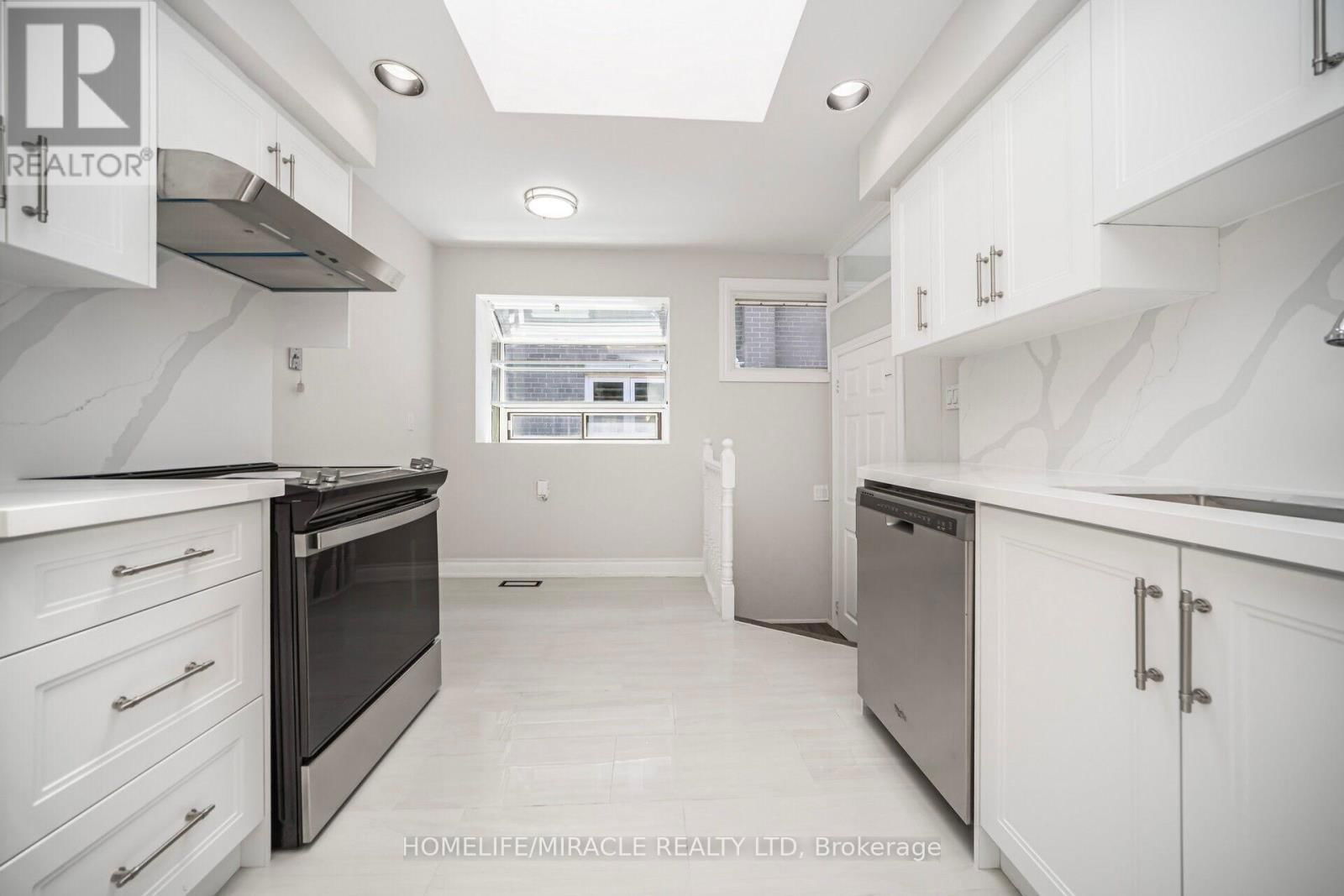 106 SILVERSTONE DRIVE Image 13