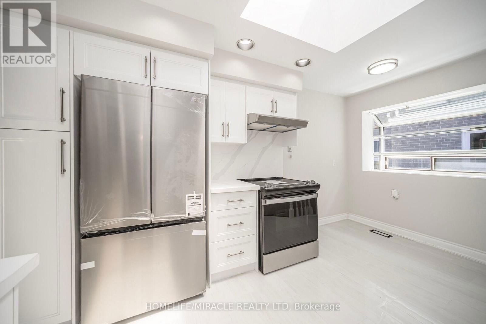 106 SILVERSTONE DRIVE Image 14