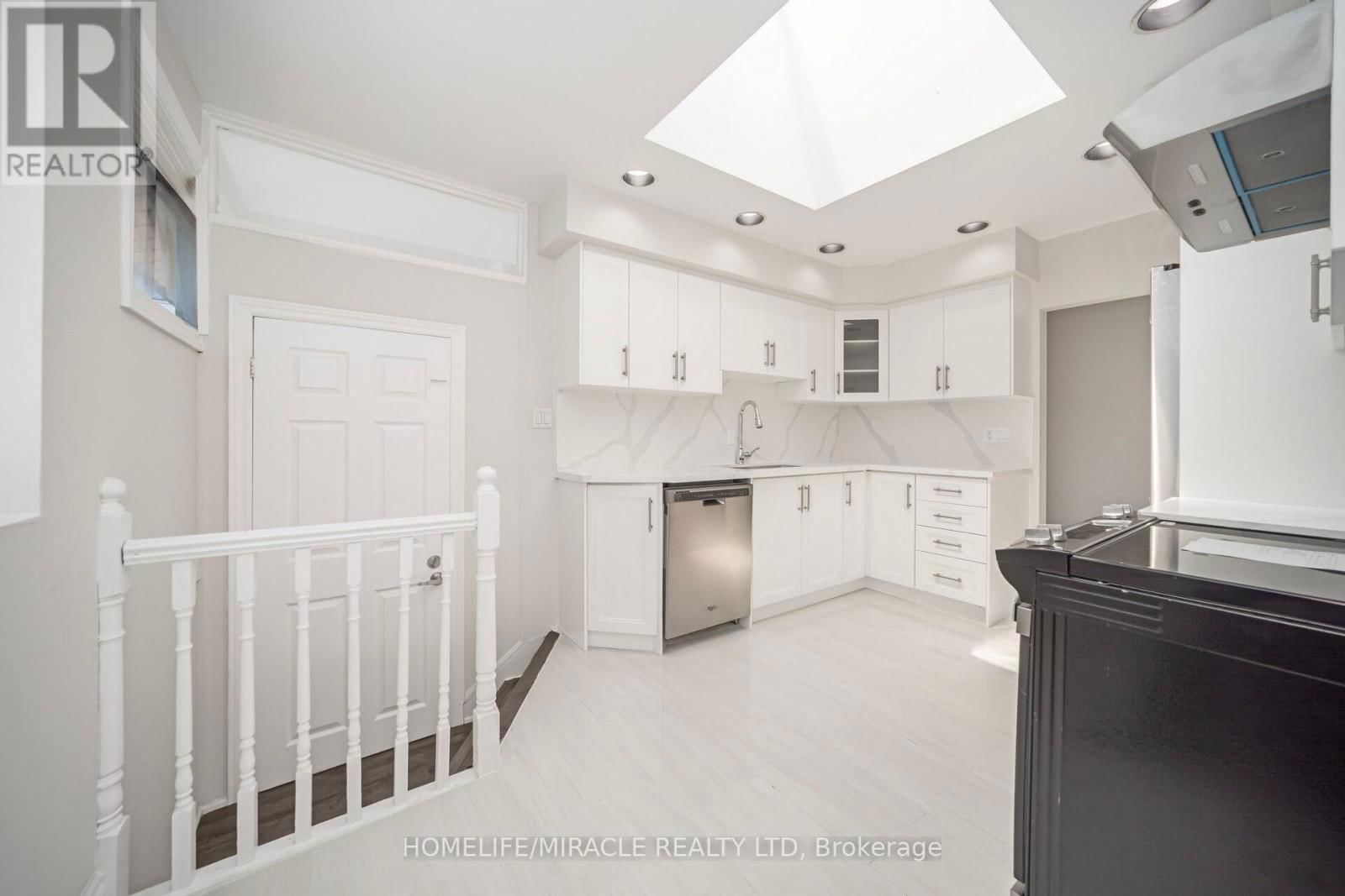 106 SILVERSTONE DRIVE Image 17