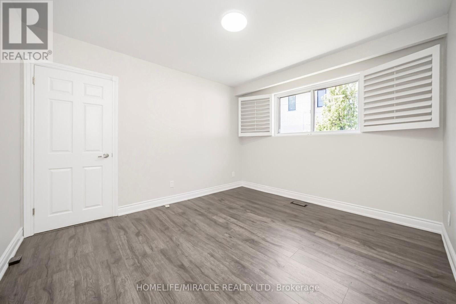 106 SILVERSTONE DRIVE Image 21