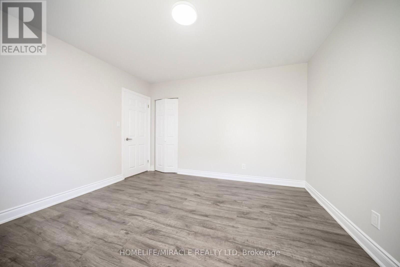 106 SILVERSTONE DRIVE Image 23