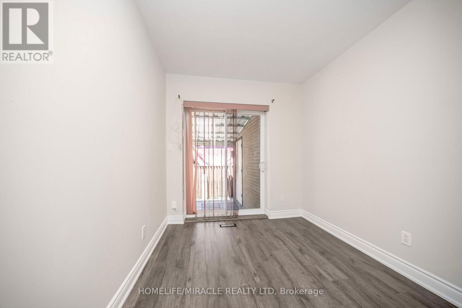 106 SILVERSTONE DRIVE Image 24