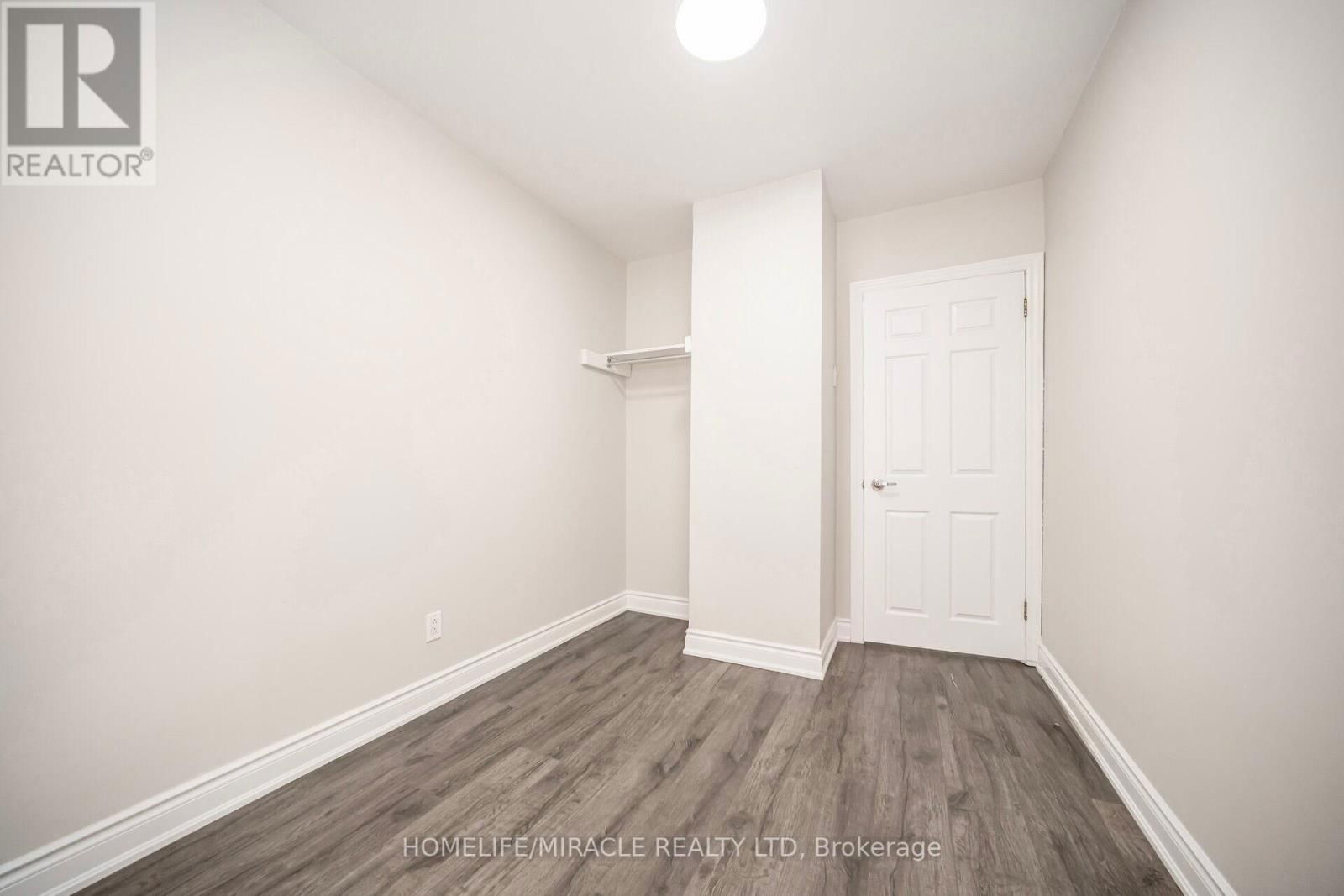 106 SILVERSTONE DRIVE Image 25
