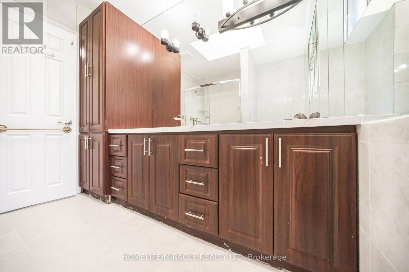 106 SILVERSTONE DRIVE Image 29