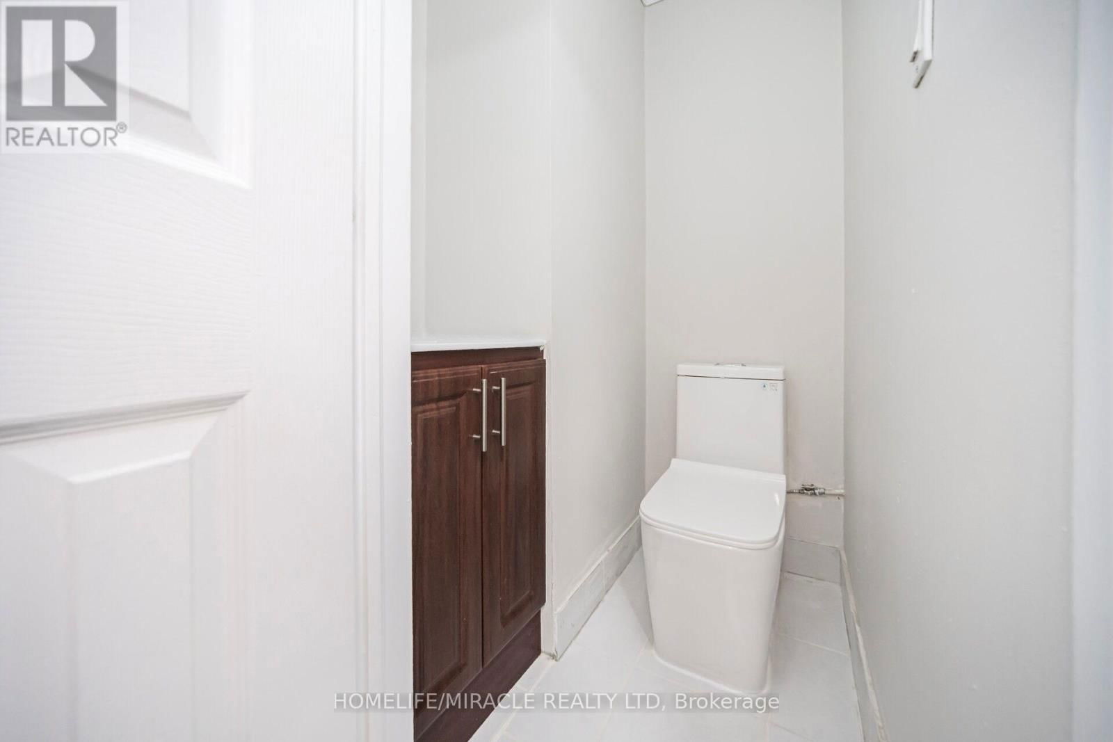 106 SILVERSTONE DRIVE Image 30