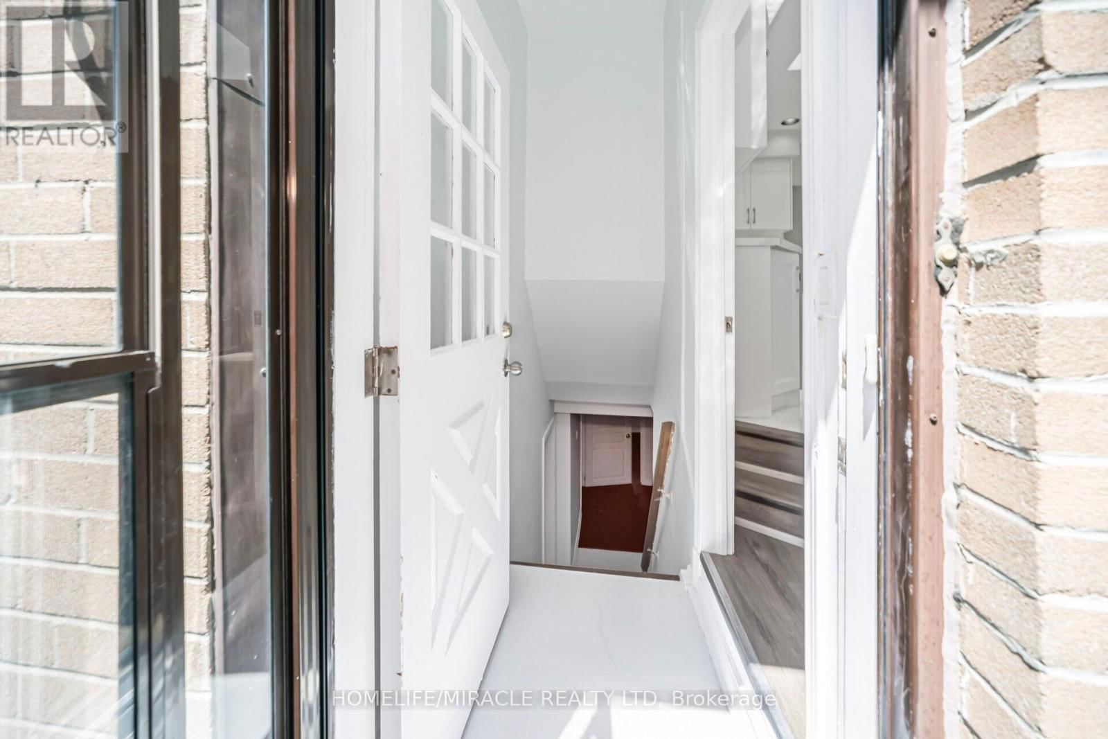 106 SILVERSTONE DRIVE Image 31